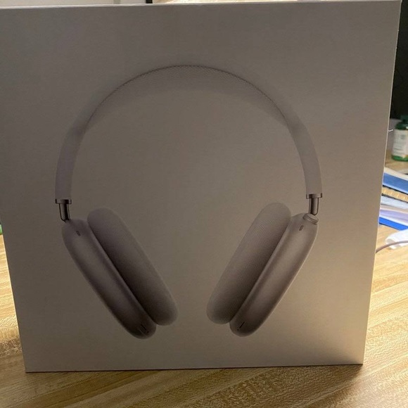 AirPods Max - Picture 2 of 2